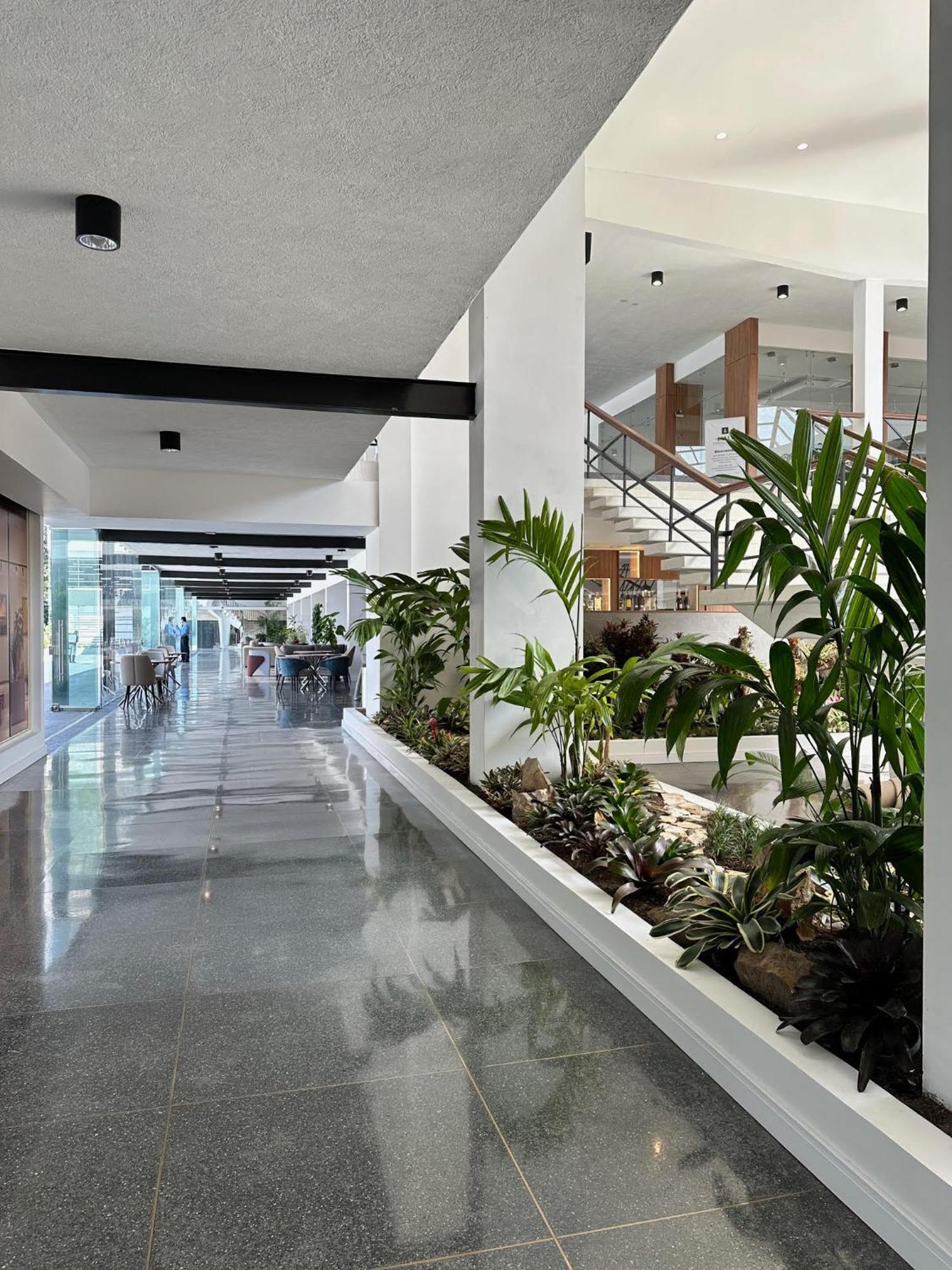 Eurobuilding Tama San Cristobal Hotel Exterior photo